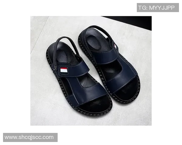 足球明星背带裤时尚潮流解析引领运动与休闲的完美结合